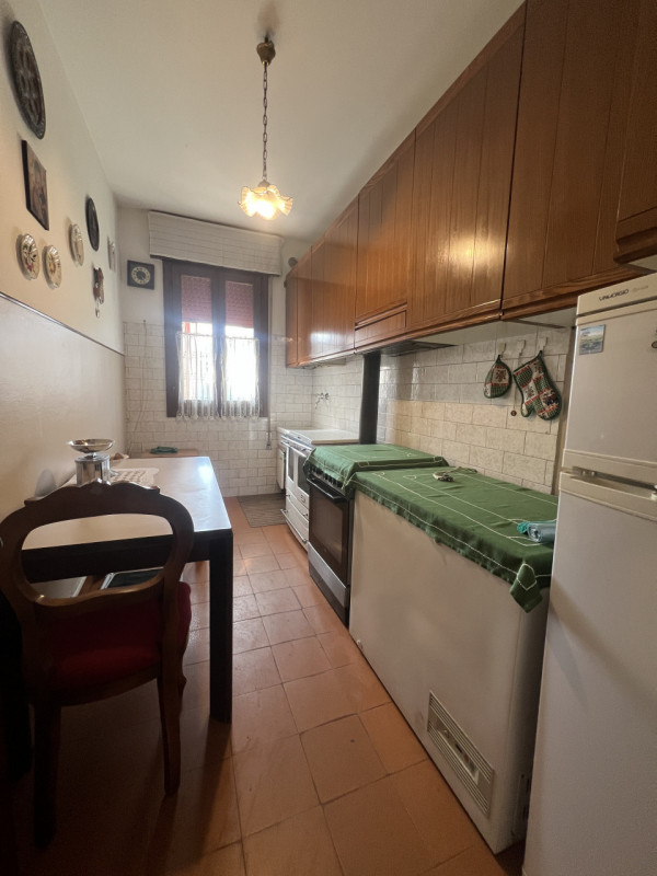 Scopri questa affascinante opportunità immobiliare situata nella tranquilla località di Poncia, n...