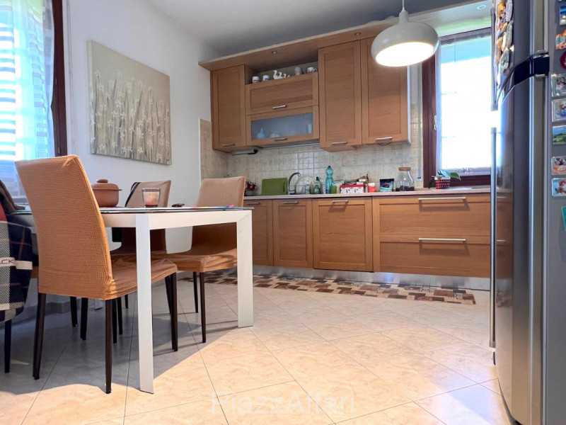 In palazzina di poche unità abitative e di recente costruzione, appartamento disposto su 2 livell...