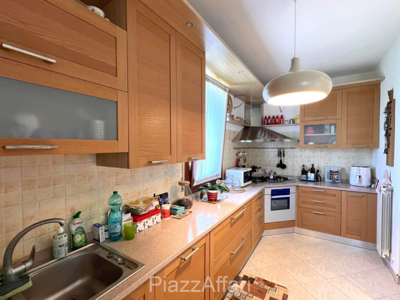 In palazzina di poche unità abitative e di recente costruzione, appartamento disposto su 2 livell...