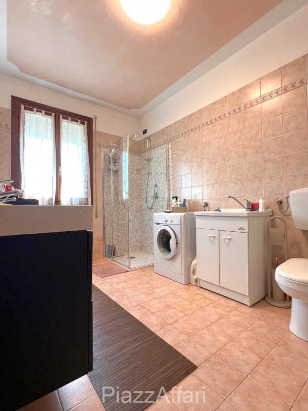 In palazzina di poche unità abitative e di recente costruzione, appartamento disposto su 2 livell...