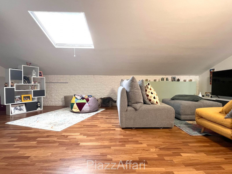 In palazzina di poche unità abitative e di recente costruzione, appartamento disposto su 2 livell...