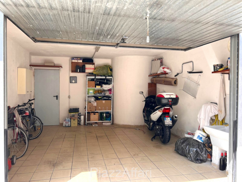 In palazzina di poche unità abitative e di recente costruzione, appartamento disposto su 2 livell...