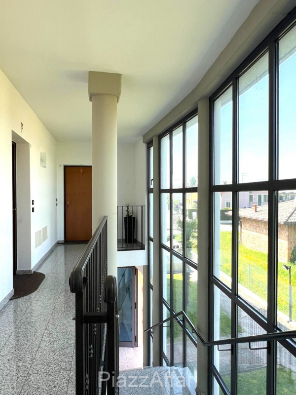 In palazzina di poche unità abitative e di recente costruzione, appartamento disposto su 2 livell...