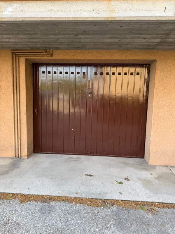 Appartamento al terzo piano in una palazzina elegante, offre ambienti ben organizzati e luminosi,...