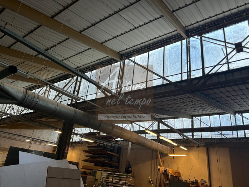 VILLA DEL CONTE (PD)

Proponiamo in esclusiva di vendita un compendio immobiliare dalle grandi po...