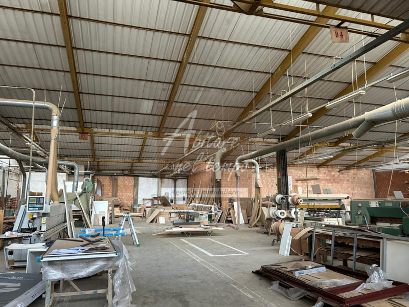 VILLA DEL CONTE (PD)

Proponiamo in esclusiva di vendita un compendio immobiliare dalle grandi po...