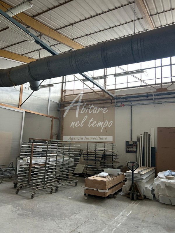 VILLA DEL CONTE (PD)

Proponiamo in esclusiva di vendita un compendio immobiliare dalle grandi po...