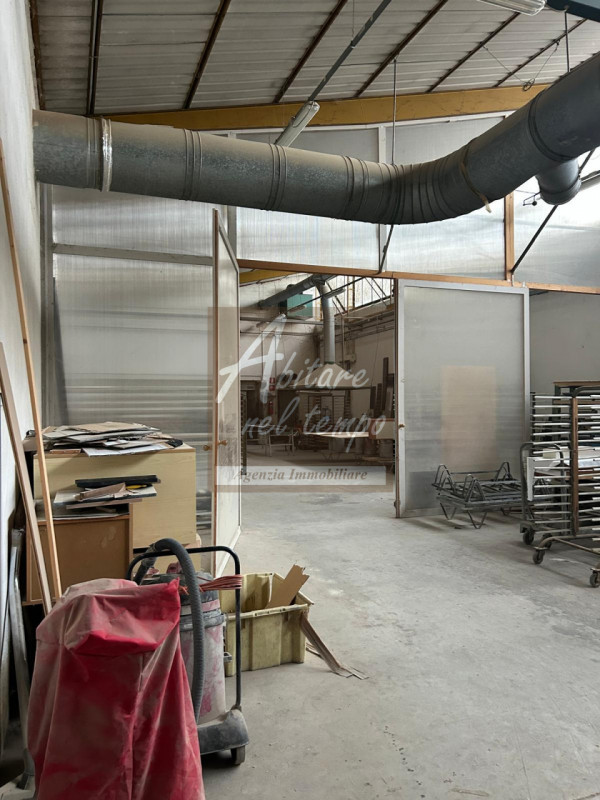 VILLA DEL CONTE (PD)

Proponiamo in esclusiva di vendita un compendio immobiliare dalle grandi po...