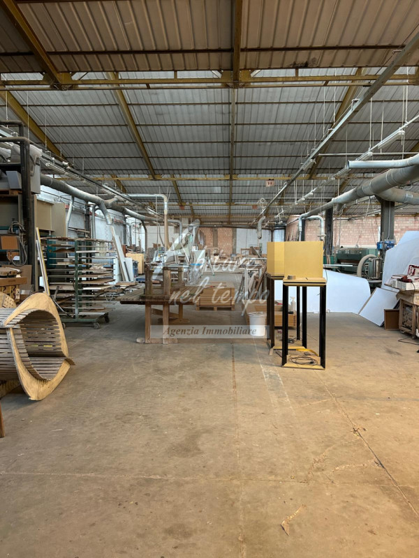 VILLA DEL CONTE (PD)

Proponiamo in esclusiva di vendita un compendio immobiliare dalle grandi po...