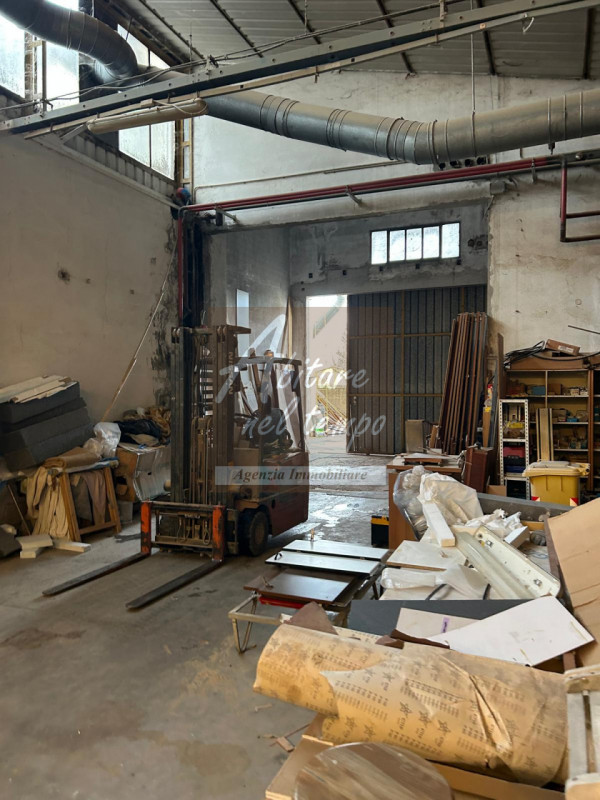 VILLA DEL CONTE (PD)

Proponiamo in esclusiva di vendita un compendio immobiliare dalle grandi po...