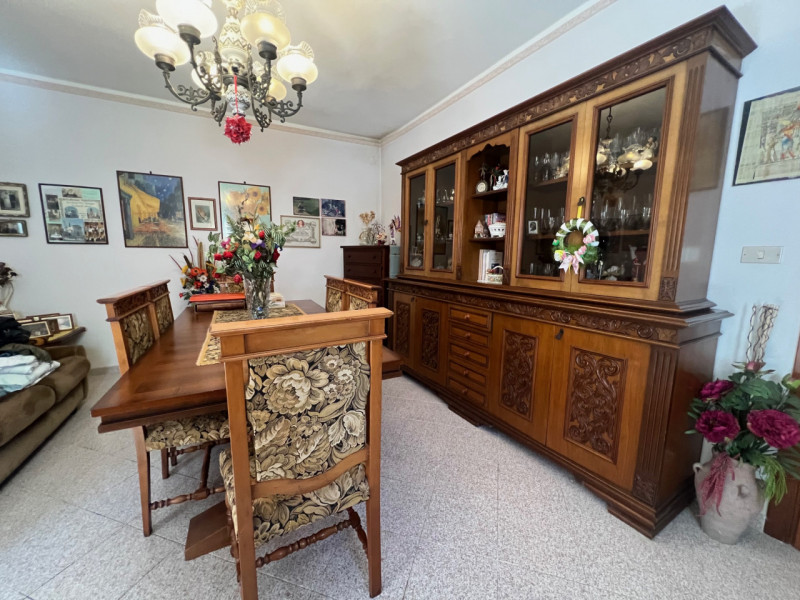 In vendita, nel suggestivo comune di Lonigo, nella frazione di Almisano, proponiamo una spaziosa ...