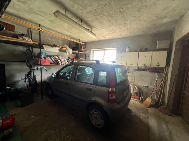 In vendita, nel suggestivo comune di Lonigo, nella frazione di Almisano, proponiamo una spaziosa ...