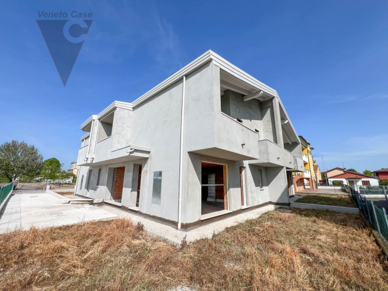 Proponiamo in vendita una splendida porzione di quadrifamiliare di nuova costruzione allo stato d...