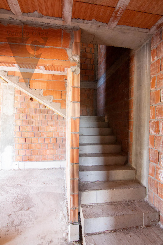 Proponiamo in vendita una splendida porzione di quadrifamiliare di nuova costruzione allo stato d...