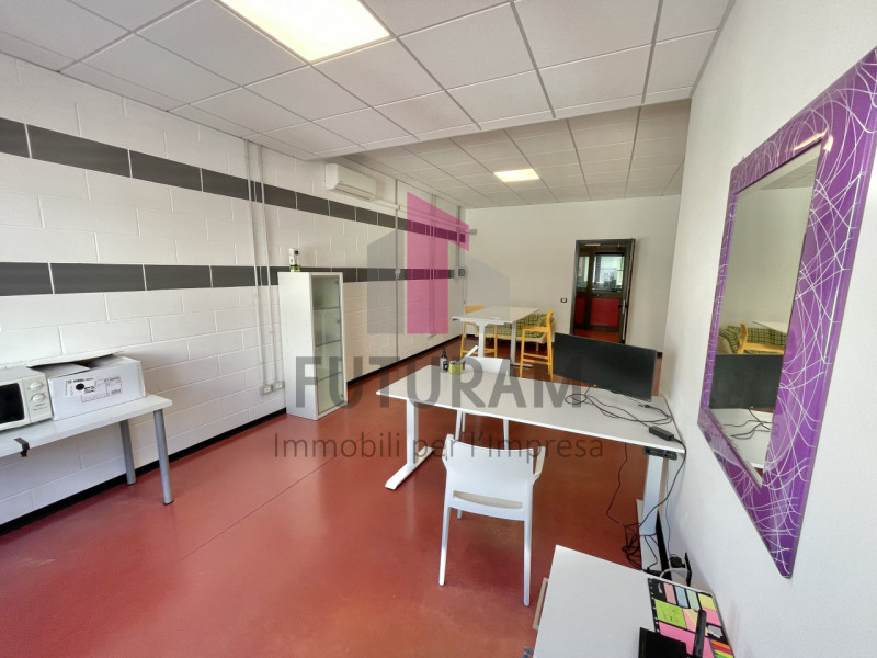 CAMISANO VICENTINO - 42FIL -PER INFO 0444/310220 

IN ZONA DI FORTE PASSAGGIO E BEN SERVITA, SI P...