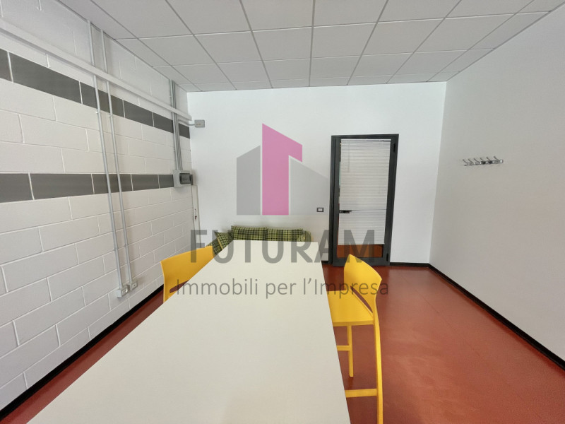 CAMISANO VICENTINO - 42FIL -PER INFO 0444/310220 

IN ZONA DI FORTE PASSAGGIO E BEN SERVITA, SI P...