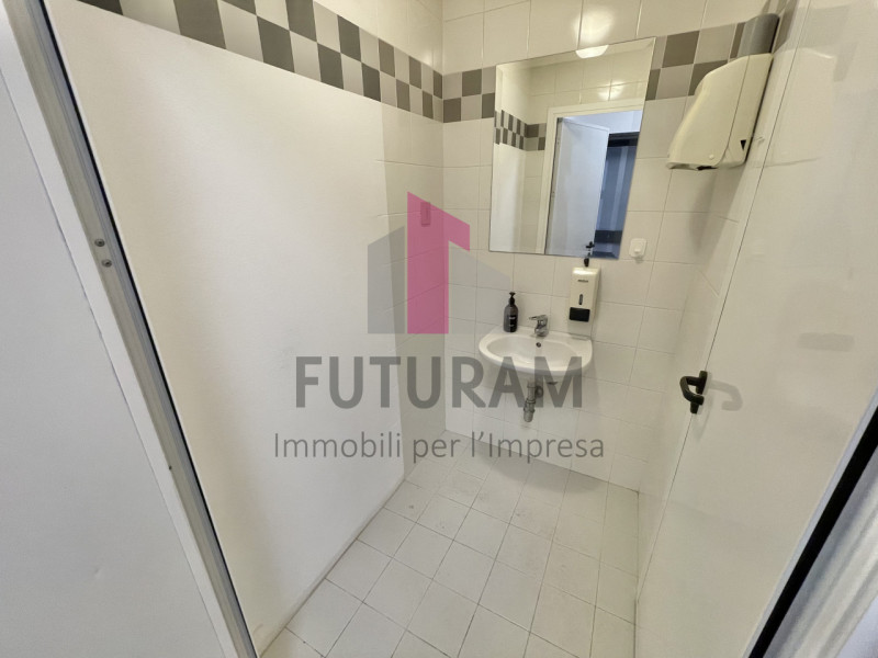 CAMISANO VICENTINO - 42FIL -PER INFO 0444/310220 

IN ZONA DI FORTE PASSAGGIO E BEN SERVITA, SI P...