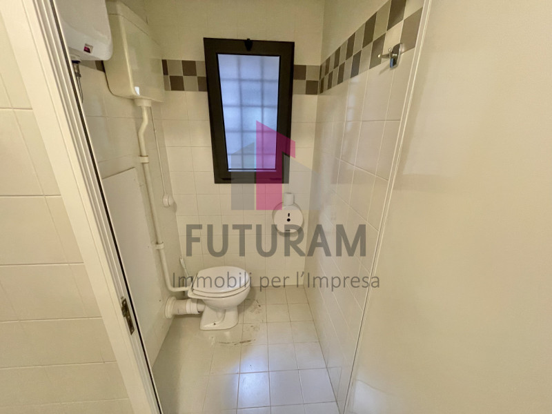 CAMISANO VICENTINO - 42FIL -PER INFO 0444/310220 

IN ZONA DI FORTE PASSAGGIO E BEN SERVITA, SI P...