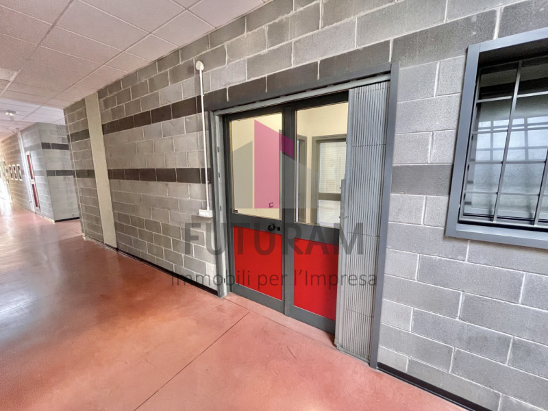 CAMISANO VICENTINO - 42FIL -PER INFO 0444/310220 

IN ZONA DI FORTE PASSAGGIO E BEN SERVITA, SI P...