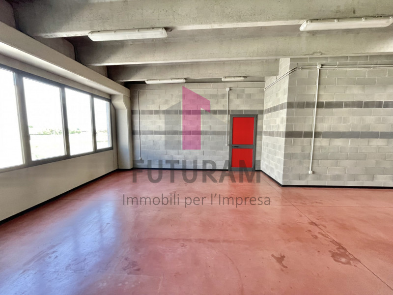 CAMISANO VICENTINO-  43FIL- PER INFO  0444/310220 

IN CONTESTO MISTO DIREZIONALE COMMERCIALE SI ...