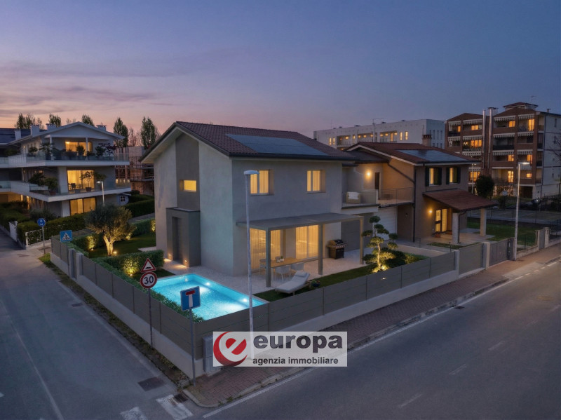 A CAVAZZALE 
Nel cuore della zona residenziale più esclusiva e ambita di Cavazzale, nasce "Villa ...