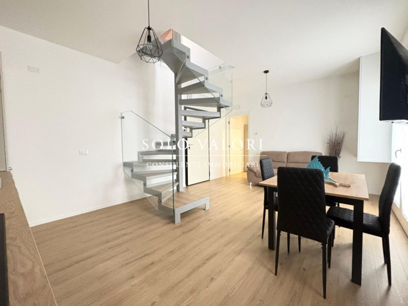 Rif. A931 – Mini appartamento su due livelli arredato – Castelfranco Veneto centro

 Per informaz...