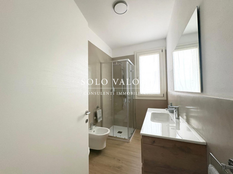 Rif. A931 – Mini appartamento su due livelli arredato – Castelfranco Veneto centro

 Per informaz...