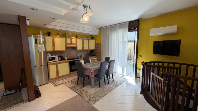 Scopri l'opportunità di vivere nel cuore della tranquillità e del comfort con questo magnifico ap...