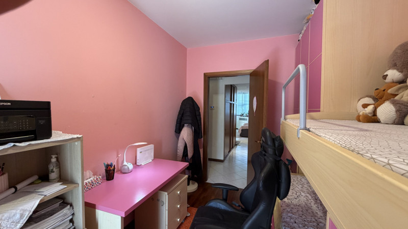 Scopri l'opportunità di vivere nel cuore della tranquillità e del comfort con questo magnifico ap...