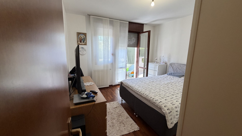 Scopri l'opportunità di vivere nel cuore della tranquillità e del comfort con questo magnifico ap...