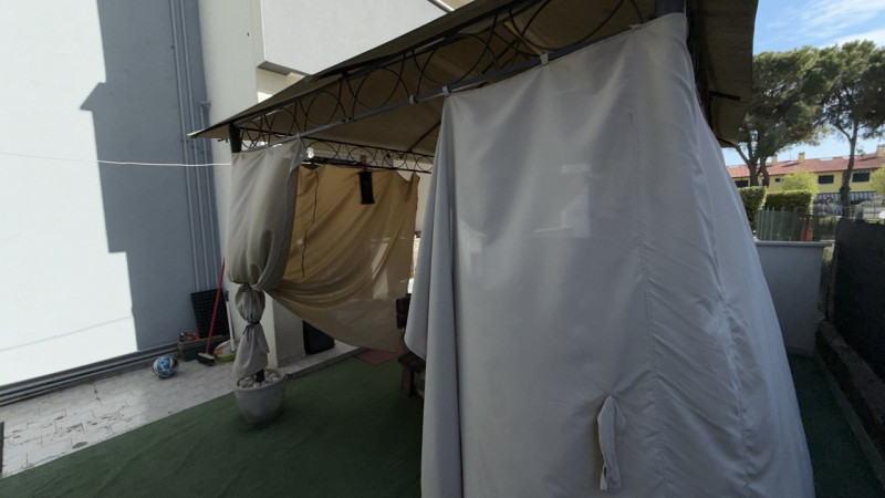 Scopri l'opportunità di vivere nel cuore della tranquillità e del comfort con questo magnifico ap...