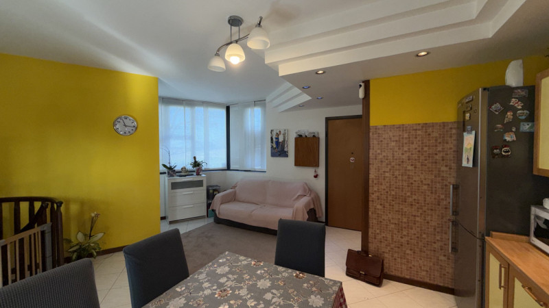 Scopri l'opportunità di vivere nel cuore della tranquillità e del comfort con questo magnifico ap...