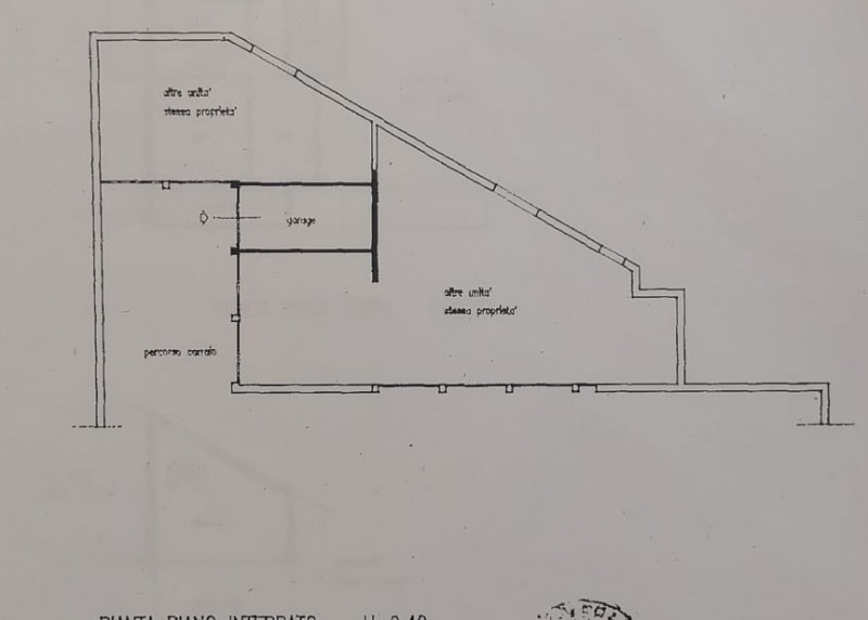 Scopri l'opportunità di vivere nel cuore della tranquillità e del comfort con questo magnifico ap...