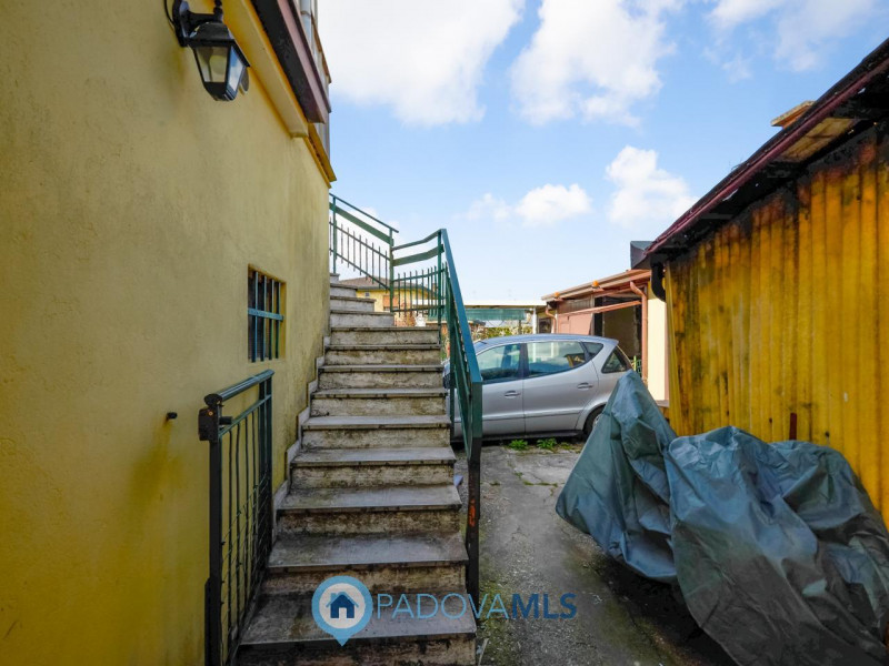 Immobile in esclusiva al Gruppo Padova MLS

In una delle zone residenziali più tranquille e richi...