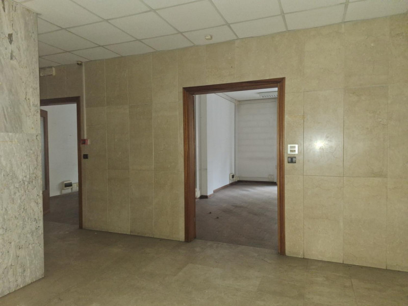 Proponiamo in vendita un ampio ufficio a Padova, situato in Via G. Berchet 9, in una zona semicen...