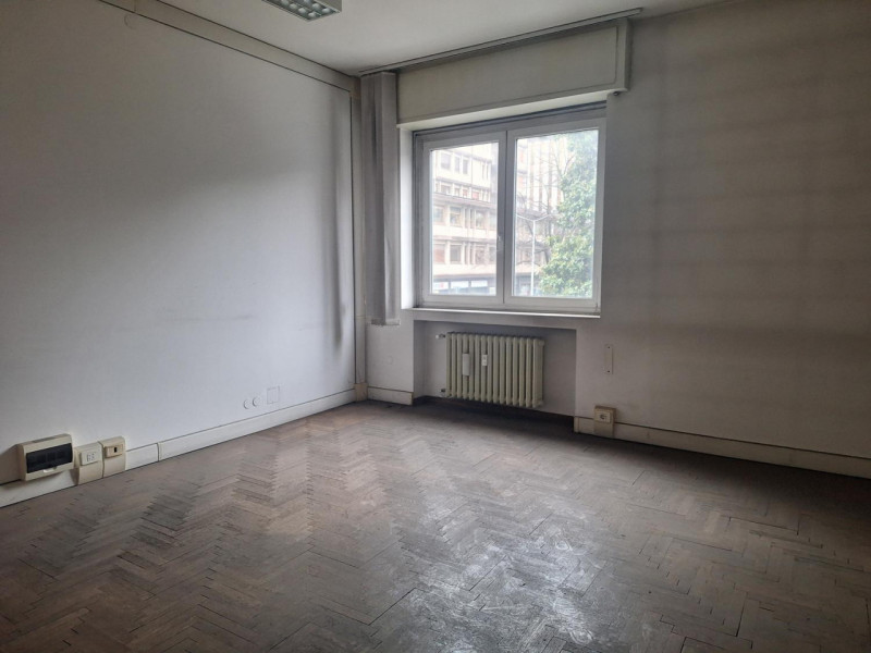 Proponiamo in vendita un ampio ufficio a Padova, situato in Via G. Berchet 9, in una zona semicen...