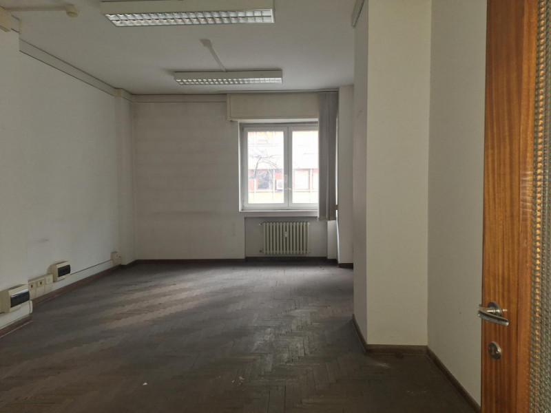 Proponiamo in vendita un ampio ufficio a Padova, situato in Via G. Berchet 9, in una zona semicen...