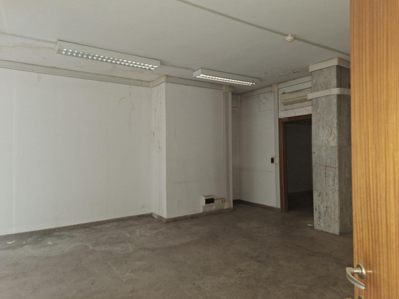 Proponiamo in vendita un ampio ufficio a Padova, situato in Via G. Berchet 9, in una zona semicen...