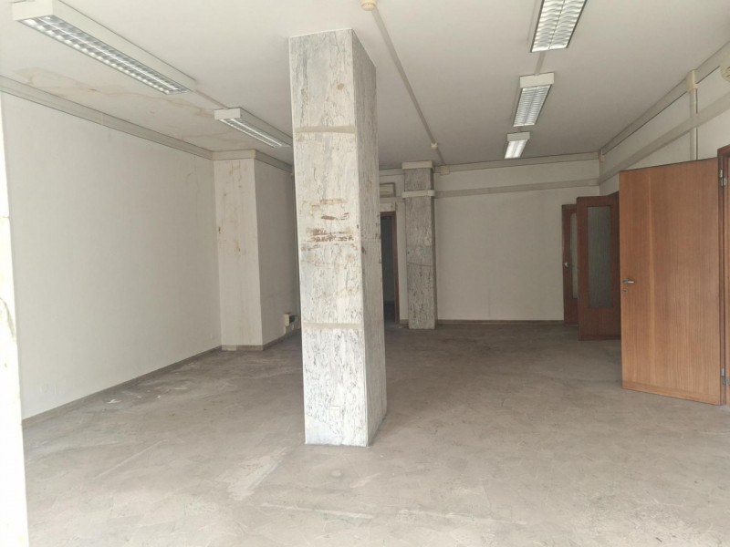 Proponiamo in vendita un ampio ufficio a Padova, situato in Via G. Berchet 9, in una zona semicen...