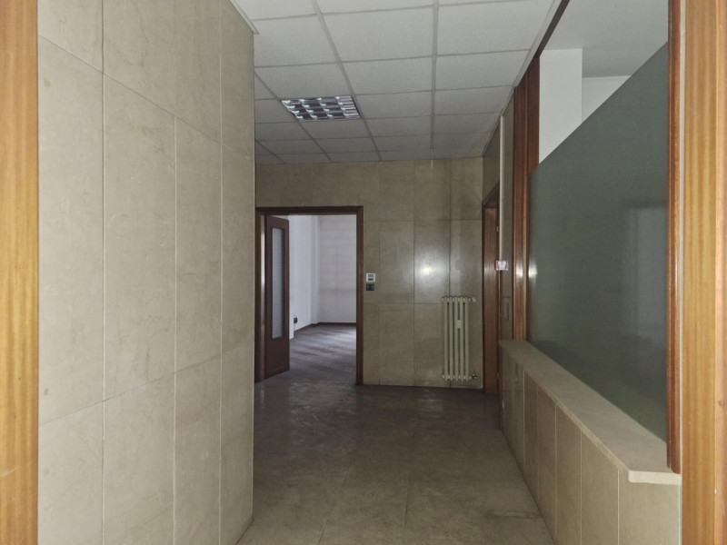 Proponiamo in vendita un ampio ufficio a Padova, situato in Via G. Berchet 9, in una zona semicen...