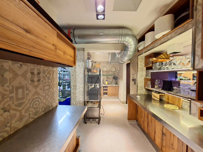 Nel cuore più autentico del centro storico di Padova, in via Boccalerie, a ridosso di Piazza dell...