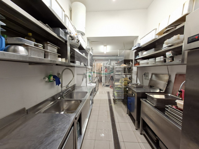 Nel cuore più autentico del centro storico di Padova, in via Boccalerie, a ridosso di Piazza dell...