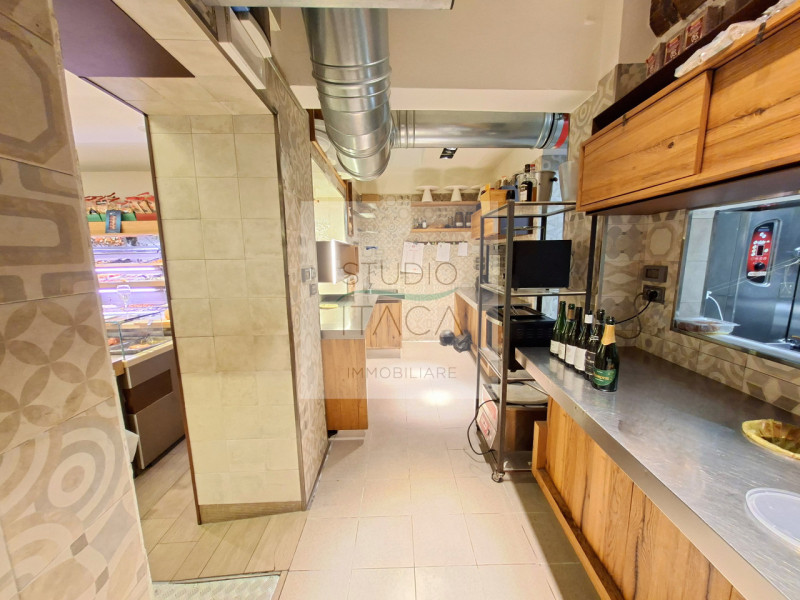 Nel cuore più autentico del centro storico di Padova, in via Boccalerie, a ridosso di Piazza dell...