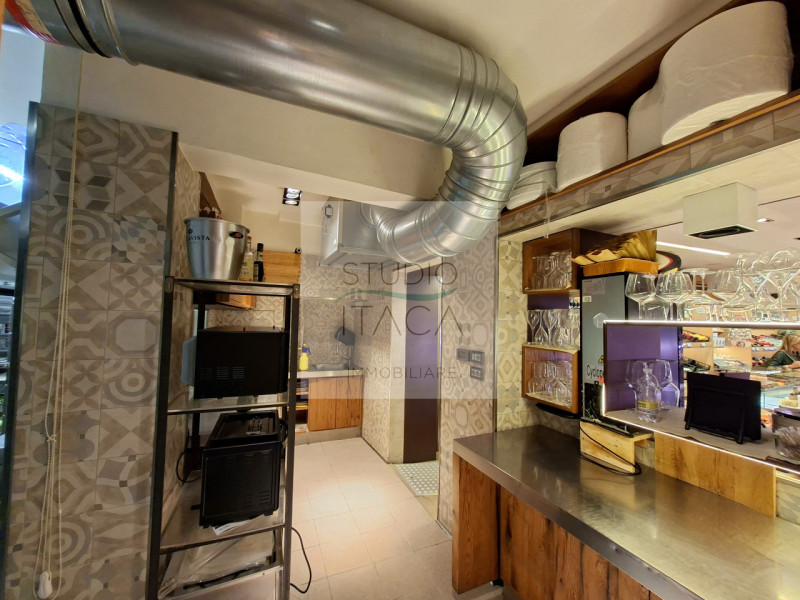 Nel cuore più autentico del centro storico di Padova, in via Boccalerie, a ridosso di Piazza dell...