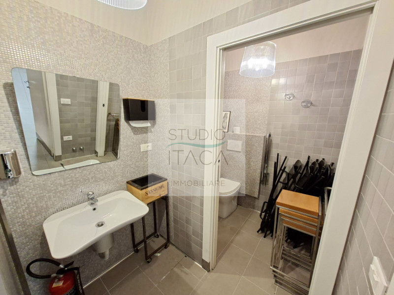 Nel cuore più autentico del centro storico di Padova, in via Boccalerie, a ridosso di Piazza dell...