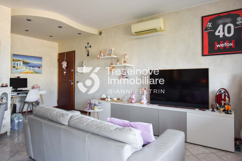 (Per INFO Feltrin Simone) Proponiamo in vendita un appartamento al primo piano a Paese, situato i...