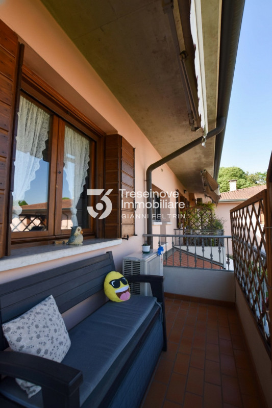 (Per INFO Feltrin Simone) Proponiamo in vendita un appartamento al primo piano a Paese, situato i...