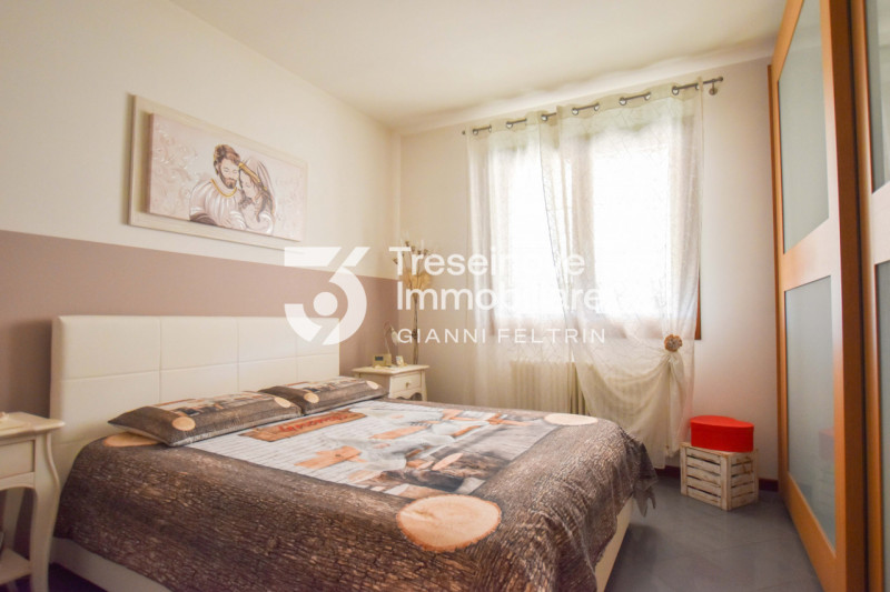 (Per INFO Feltrin Simone) Proponiamo in vendita un appartamento al primo piano a Paese, situato i...