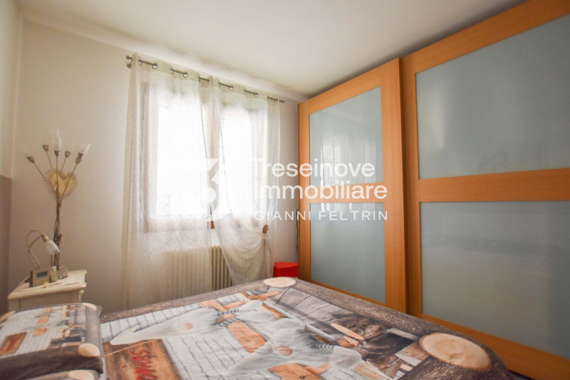 (Per INFO Feltrin Simone) Proponiamo in vendita un appartamento al primo piano a Paese, situato i...