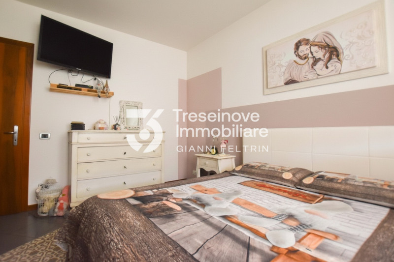 (Per INFO Feltrin Simone) Proponiamo in vendita un appartamento al primo piano a Paese, situato i...